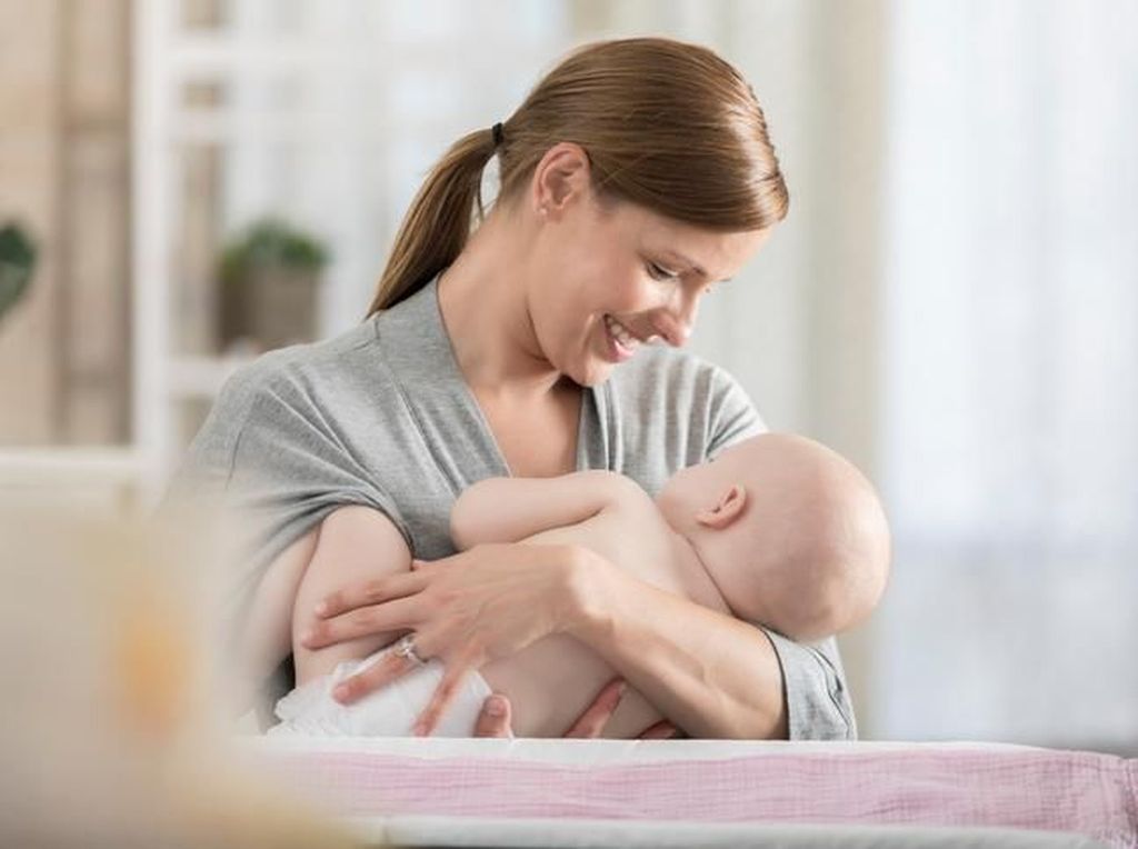 Pentingnya ASI Eksklusif 6 Bulan bagi Kesehatan Bunda & Bayi